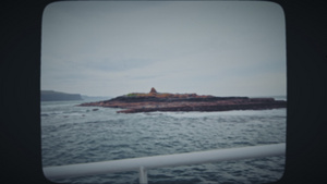 一艘船上岩岛的风景10秒视频