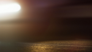 在晚上时间特写镜头驾驶城市公路的汽车10秒视频