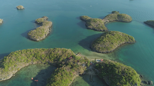 海洋中各岛屿的群落海平面视频