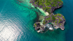 有着白沙滩的岩石岛喀拉莫群岛12秒视频