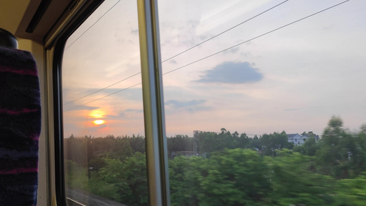广东高铁车窗外沿途风景夕阳 落日视频