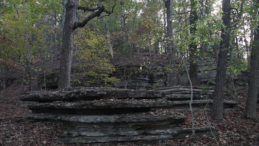 阿尔肯萨斯州的岩石悬崖视频