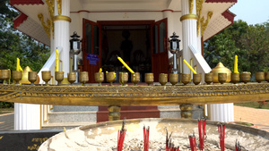 在泰国的佛教寺庙一艘小木船10秒视频