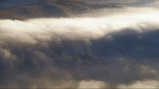 8K秋季山脉山坡云海云雾缭绕延时视频
