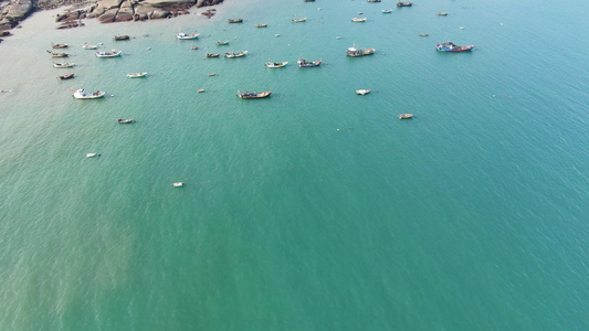 4K航拍海上渔船自然风景视频视频