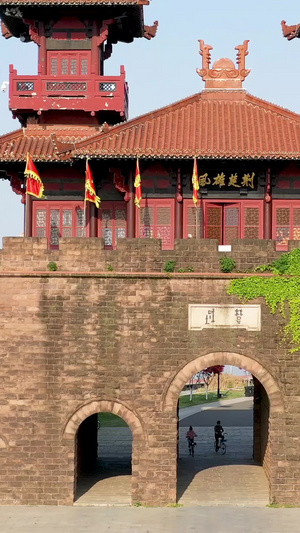 航拍武汉东湖磨山楚城古城门视频素材世界骑行日32秒视频