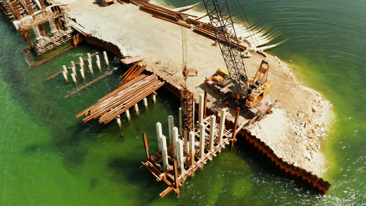 锡亚高岛上正在建设的桥梁视频