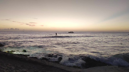 日落时海岸线视频