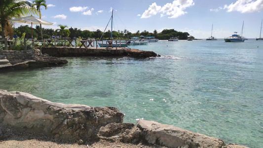 海湾环礁湖和旅游港口视频