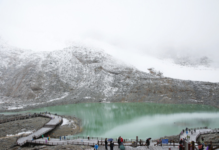 4k雪中的四川阿坝达古冰川视频