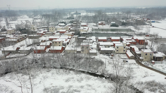 下雪后的村庄视频