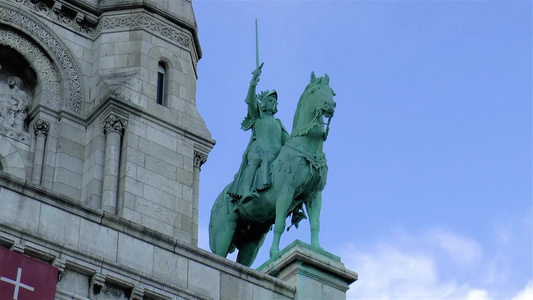 在法国神圣之心的Basilica圣人圣约安骑士雕像视频