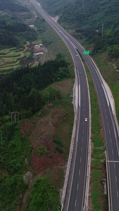 高清航拍高速公路前进下滑机头视频轨道交通视频