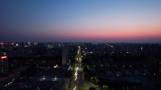 山东潍坊城市晚霞夜幕降临夜景灯光交通航拍视频