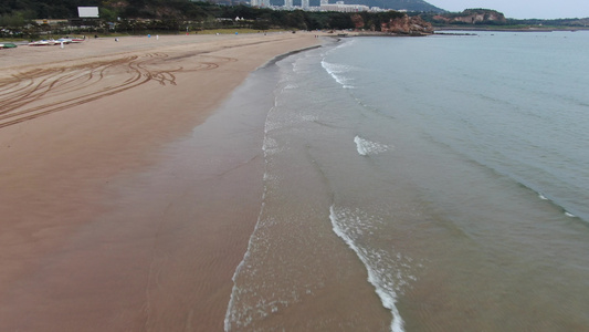 航拍海边沙滩海浪视频