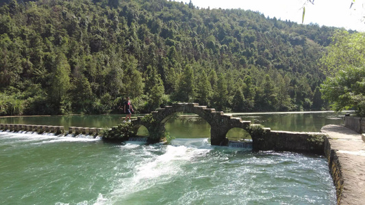 自然风光小桥流水风景实拍 视频