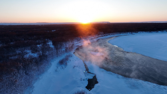 呼伦贝尔冬季雪景海拉尔河湿地不冻河冷雾缥缈视频