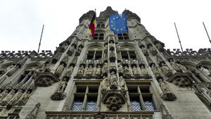 比利时布鲁塞尔城市高挂的旗帜9秒视频