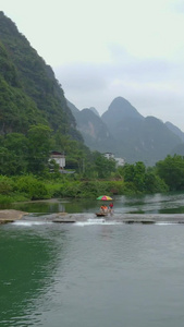 喀斯特地貌群山环绕中竹筏漂流桂林旅游视频