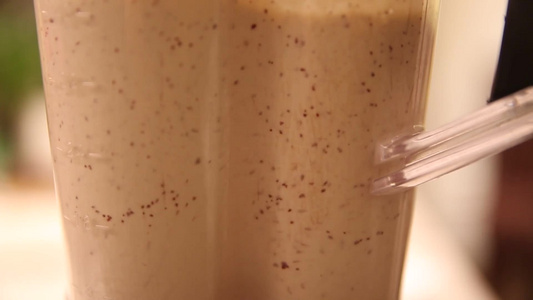搅拌机榨汁机制作五谷豆浆视频