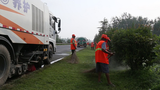 高清实拍环卫工人清扫路面道路养护[环卫局]视频