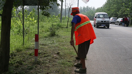 高清实拍环卫工人清扫路面道路养护[环卫局]视频