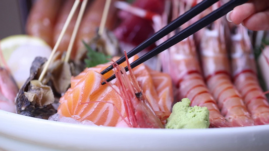 日本料理豪华刺身拼盘视频