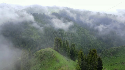 航拍新疆江布拉克雨后山景视频