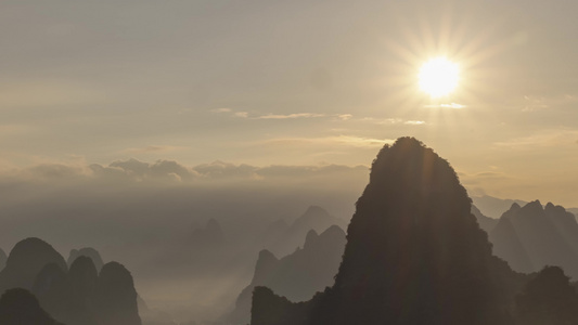 广西桂林山水喀斯特地貌绝美日出延时视频