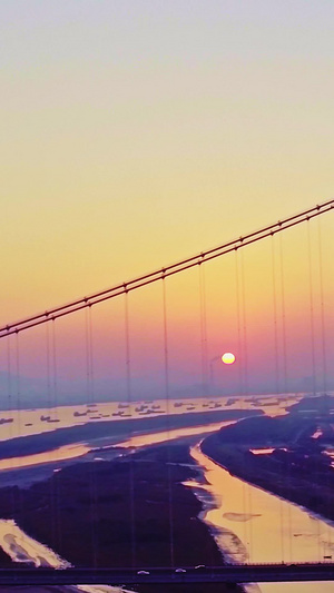 长江大桥日出航拍天际线8秒视频