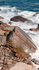 海浪击石海浪声视频