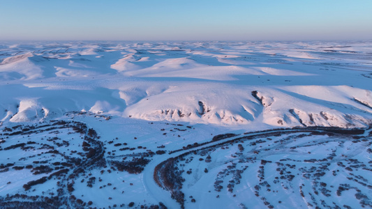 航拍冬天大兴安岭丘陵山谷湿地雪景视频