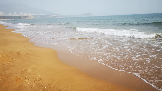 实拍海边沙滩海浪视频