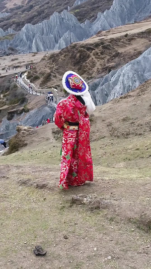 甘孜藏族自治州墨石藏族女子航拍甘孜旅游21秒视频