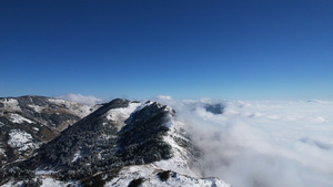 航拍冬天雪景华中最高峰神农顶积雪与云海4k素材57秒视频