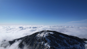 航拍华中最高峰神农架山顶冬天雪景与云海自然风光4k素材55秒视频