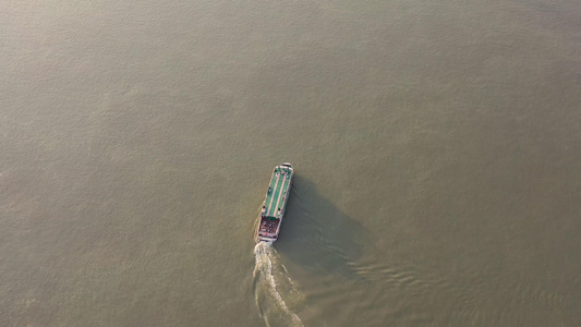 航拍武汉长江上的过江轮渡视频