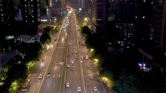 夜晚的都市主干道繁忙交通视频