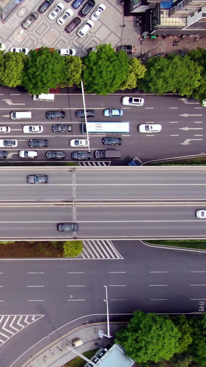 俯拍城市交叉路交通高架桥30秒视频