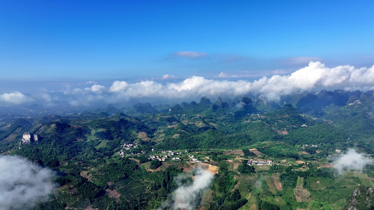 广西桂林山水漓江风光日出云海 高空穿云视频