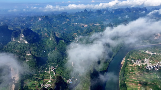 广西桂林山水漓江风光日出云海 高空穿云视频