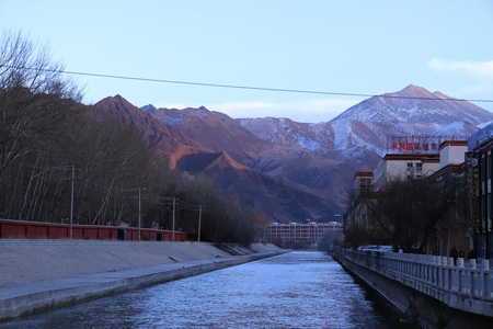 拉萨雪山落日视频