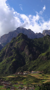 著名旅游景区扎尕那景区业日村全景延时视频旅游目的地视频