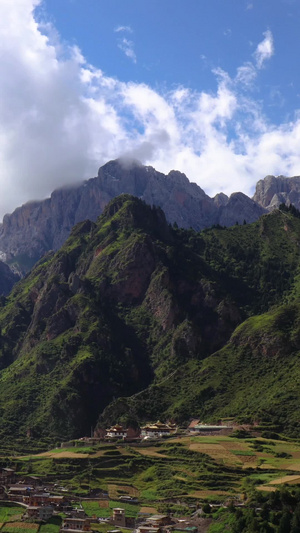 著名旅游景区扎尕那景区业日村全景延时视频旅游目的地17秒视频