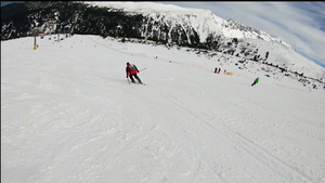 快乐的滑雪运动员22秒视频