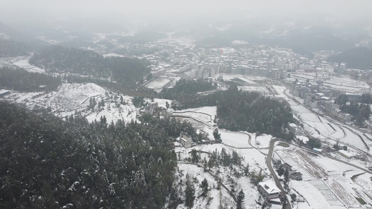 雪景 雪中小山村美景航拍视频