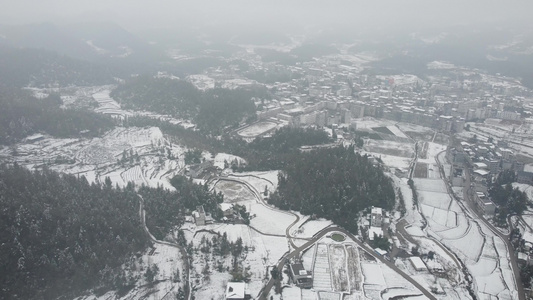 雪景 雪中小山村美景航拍视频