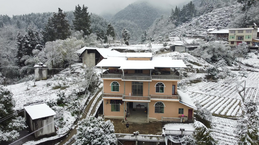 雪景 雪中小山村美景航拍视频