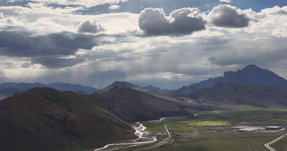 航拍西藏珠峰云海田园风光视频