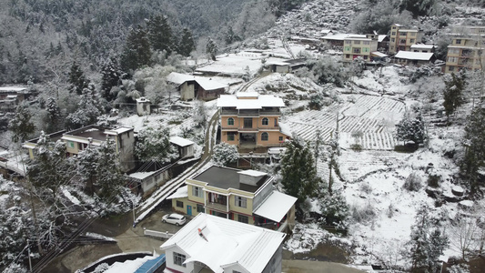 雪景 雪中小山村美景航拍视频